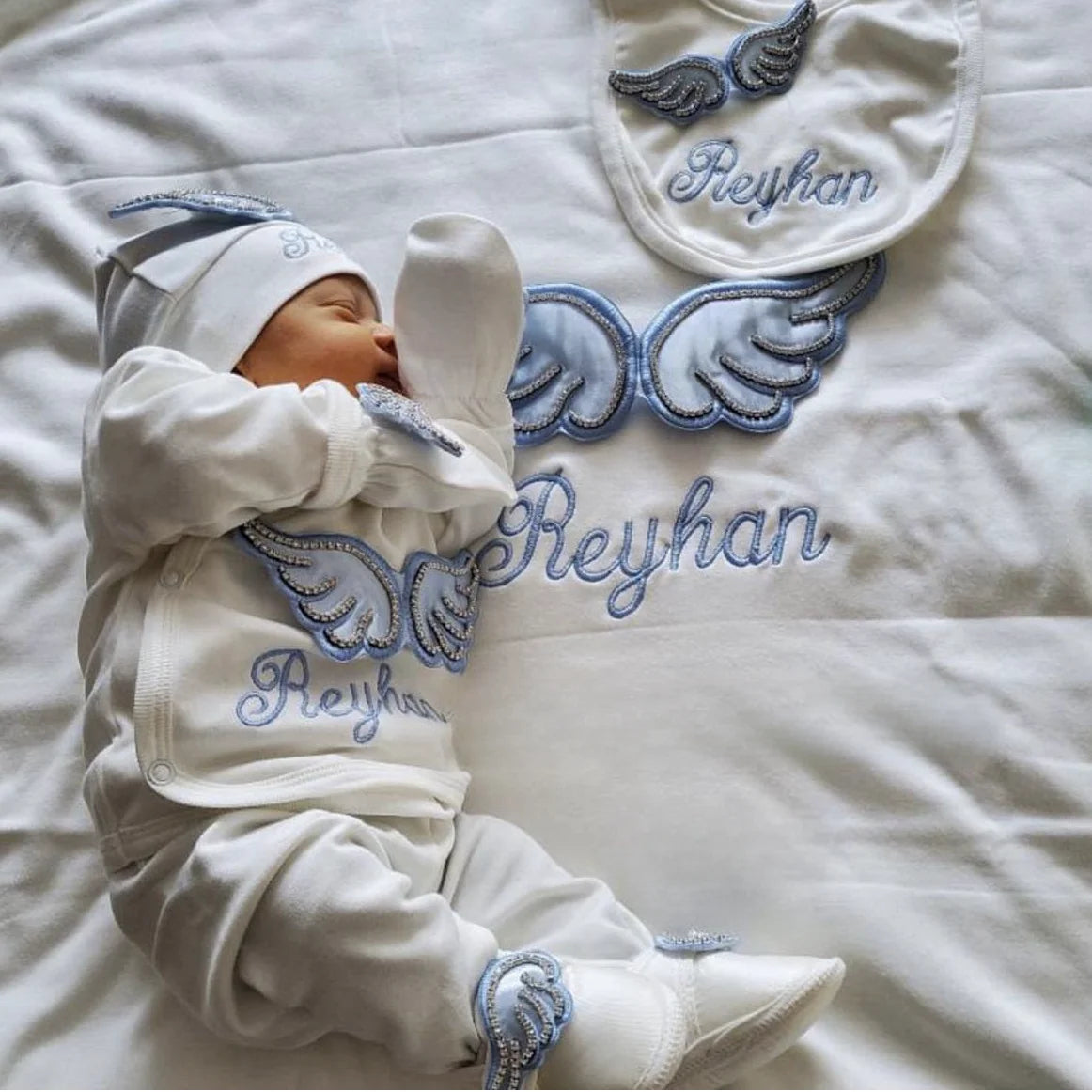 Personalized Angel Wings Newborn Gift Set – 5-Piece Embroidered Cotton Layette - I YAN