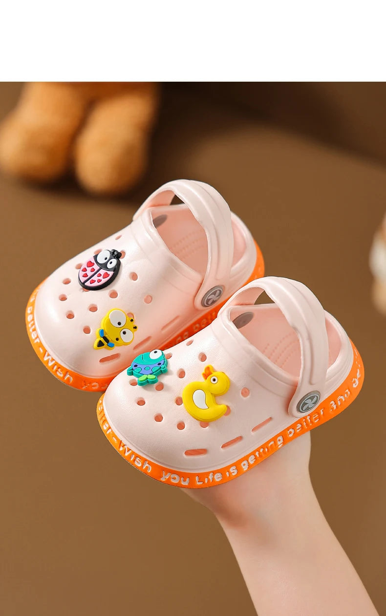 Children's flip flops for girls in summer indoor soft soled anti slip cartoon toe hole shoes for small and medium-sized babies