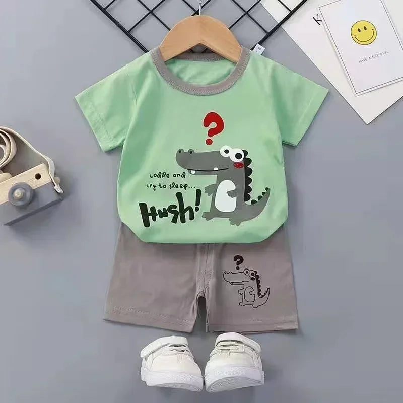 Two-piece children's summer clothing set by I YAN featuring a cotton short-sleeve T-shirt and shorts for boys and girls.