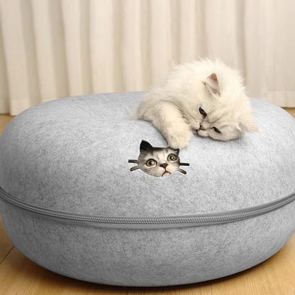 Small round cat tunnel and bed by I YAN, made of felt, featuring a donut-shaped sleeping and scratching house for kittens and cats.
