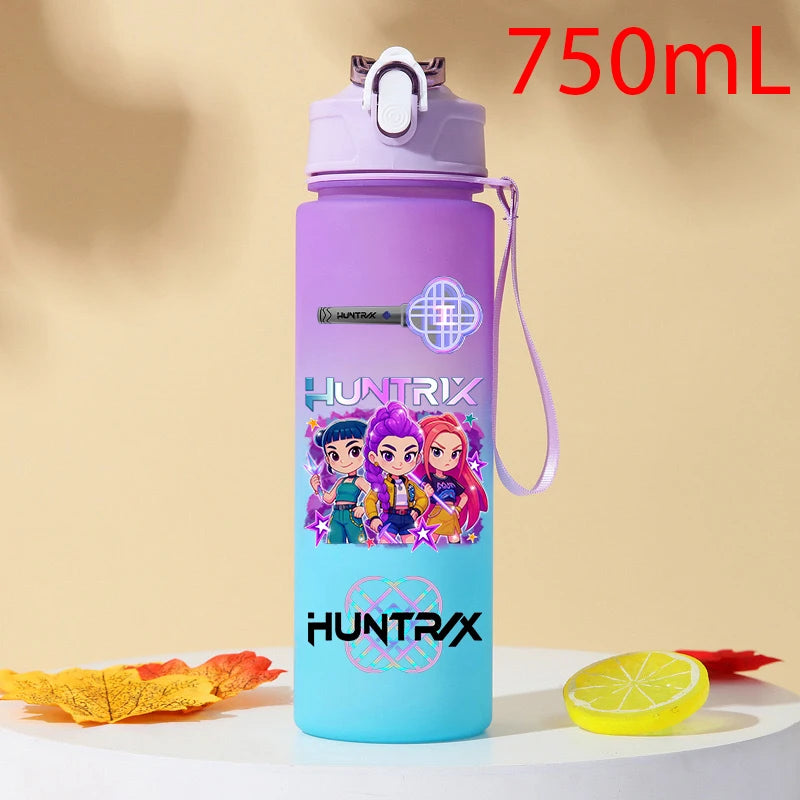 I YAN Demon Hunters 750ml plastic water bottle featuring warrior gourd design, ideal for KPop fans and drinking on the go.