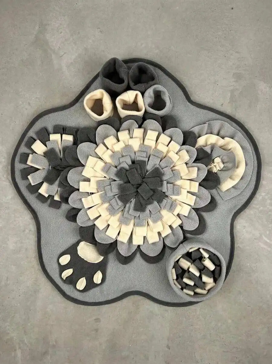 Flower-shaped pet sniffing mat for dogs by I YAN, interactive slow feeding training pad for small and medium dogs.