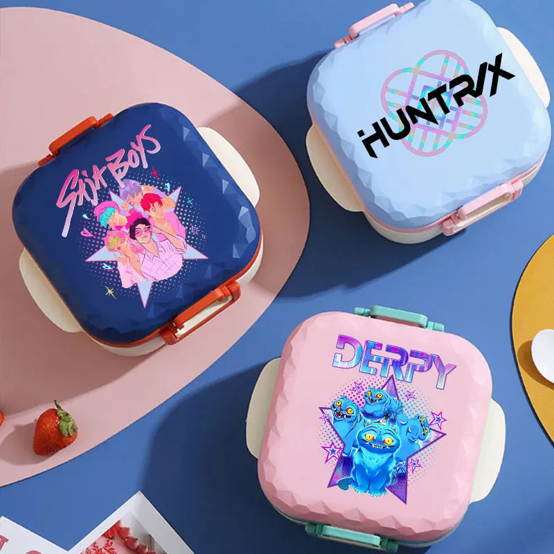 I YAN 800ml BPA-free KPop-themed lunch box with spoon and fork, microwave-safe, portable for students and office workers.