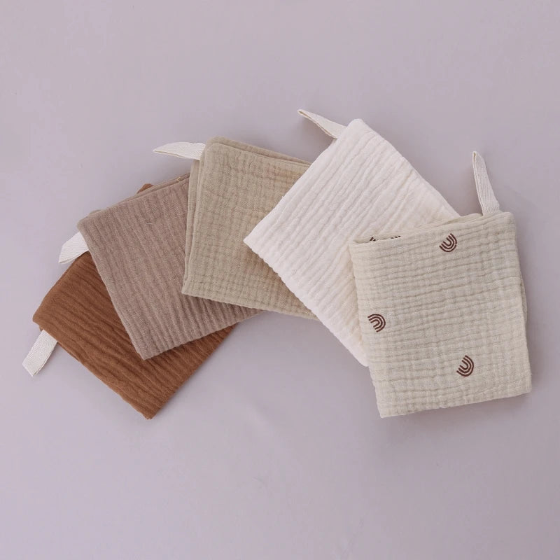 Set of 5 I YAN square cotton baby face towels and burp cloths, soft, absorbent, ideal for feeding and cleaning babies.