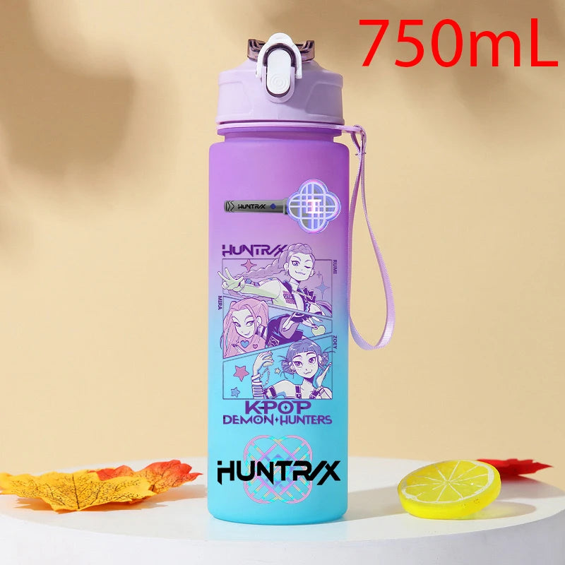 I YAN Demon Hunters 750ml plastic water bottle with warrior gourd design, ideal for KPop fans and outdoor use.
