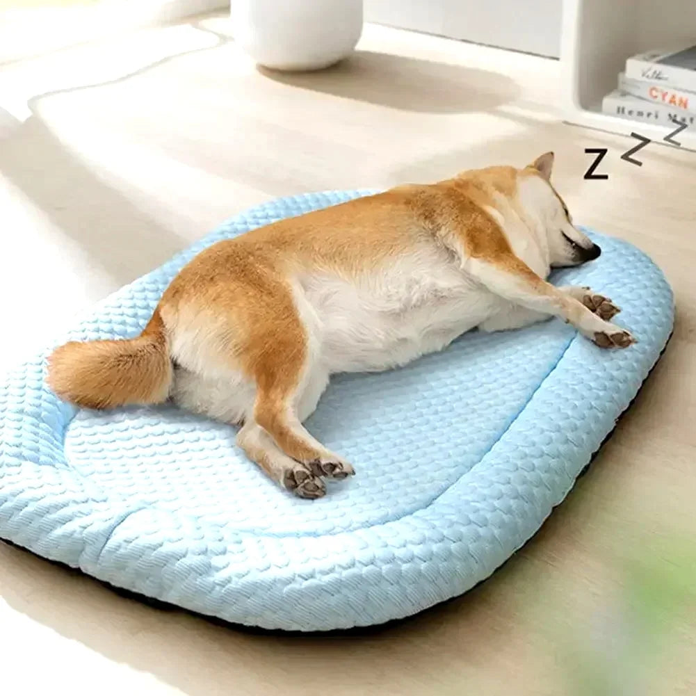 Cooling dog bed by I YAN made of breathable ice silk fabric, suitable for small, medium, and large dogs and cats.