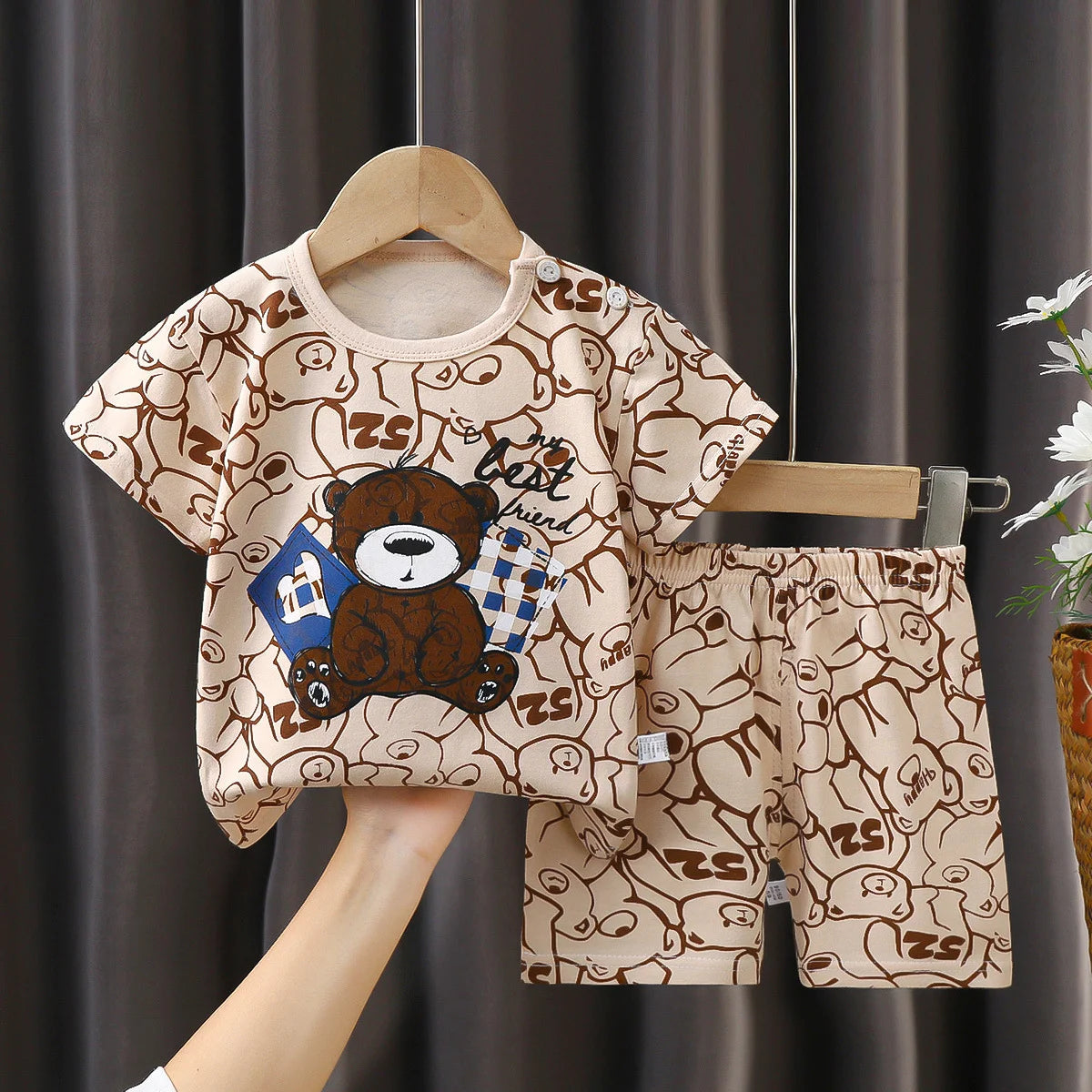 Two-piece children's summer clothing set with cotton T-shirt and shorts for boys and girls, by I YAN.