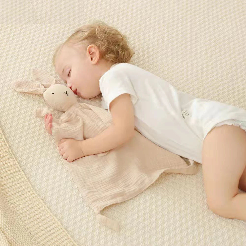 Soft I YAN baby cotton muslin comforter blanket with sleeping dolls, perfect for newborns and kids, gentle for soothing and comfort.