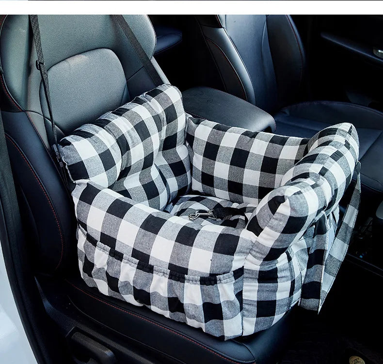 I YAN dog car seat with safety belt, non-slip travel carrier designed for small dogs, ensuring secure and comfortable car travel.