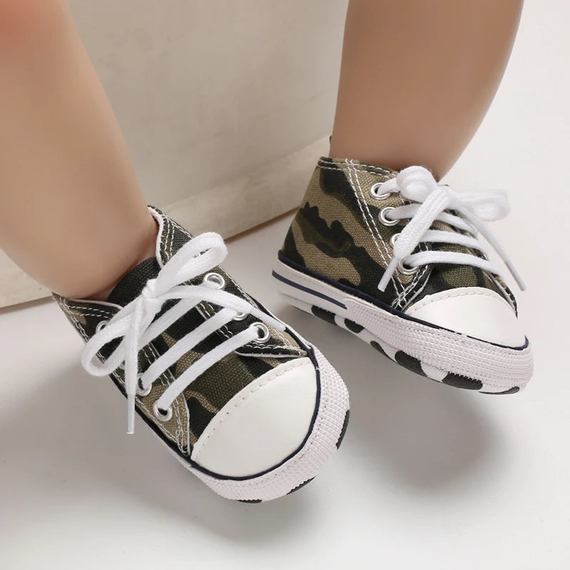 I YAN infant toddler anti-slip canvas sneakers with star design, ideal for newborns and first walkers, for boys and girls.