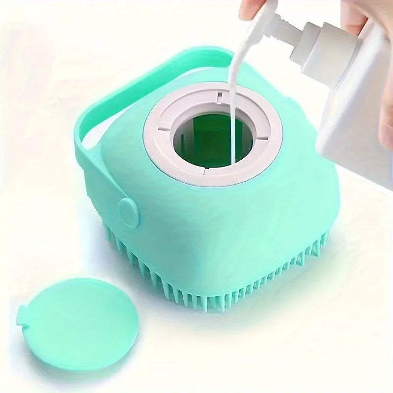 I YAN pet bath massage brush with shampoo dispenser, 2-in-1 grooming tool for dogs and cats, showing the brush and dispenser in use