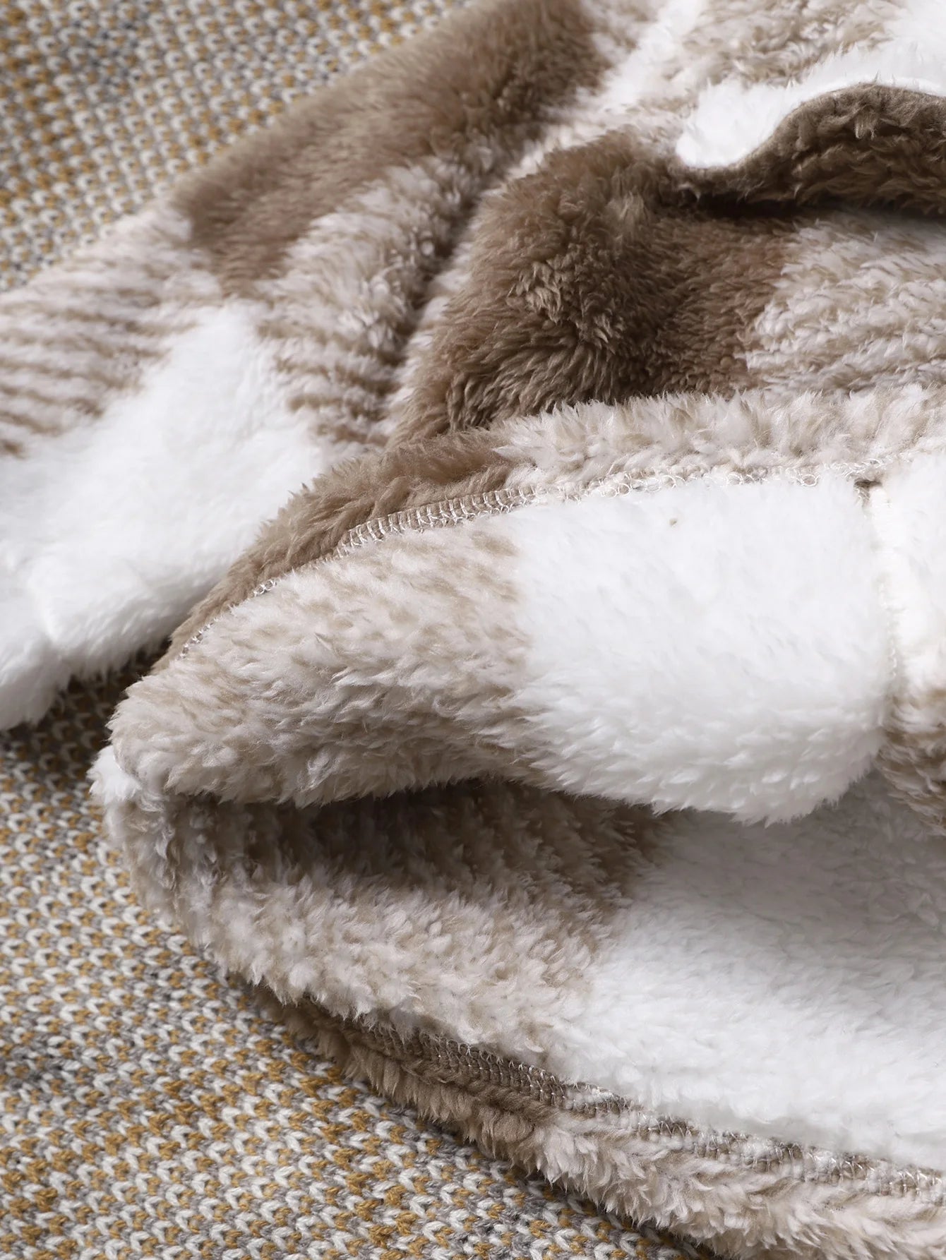 0-3 Years Baby Long Sleeved Button Thick Plush Jacket Fashion Plaid Winter Coat for Toddler Boys and Girls Outdoor Warm Clothes