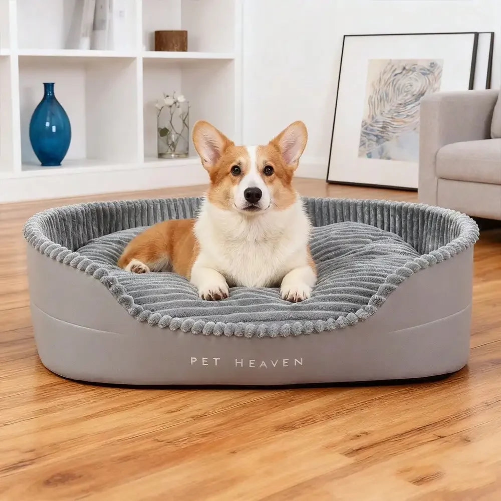Soft, machine-washable plush pet bed by I YAN with warm mat for dogs and cats, designed for comfort in all seasons.