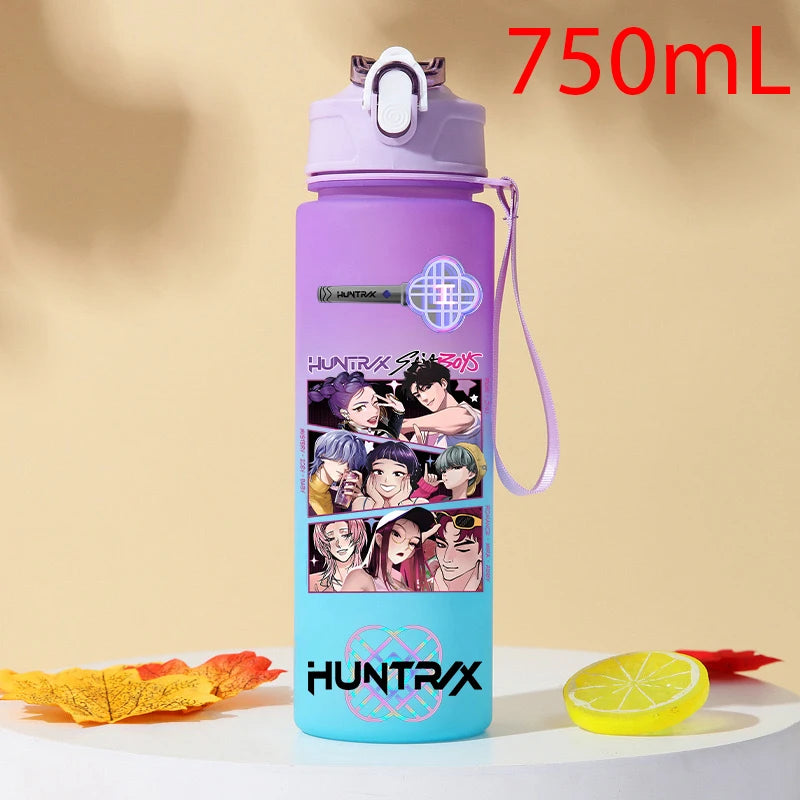 I YAN Demon Hunters 750ml plastic water bottle featuring KPop HUNTRX design and warrior gourd shape, ideal for fans and drinkware.