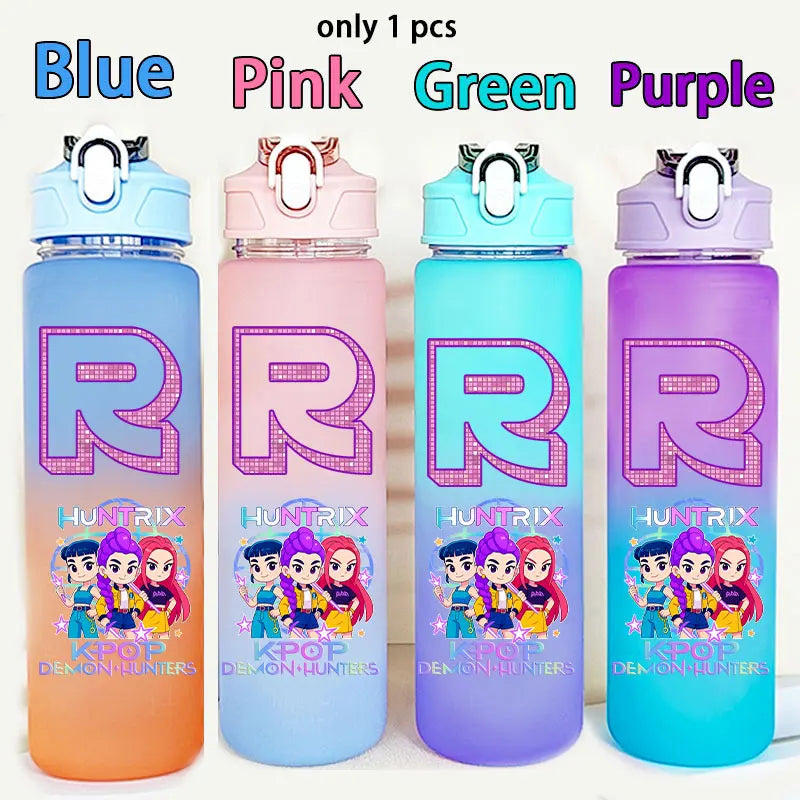 I YAN Kpop Demon Hunters 750ML water bottle featuring warriors letter and number design for kids, ideal for school use.