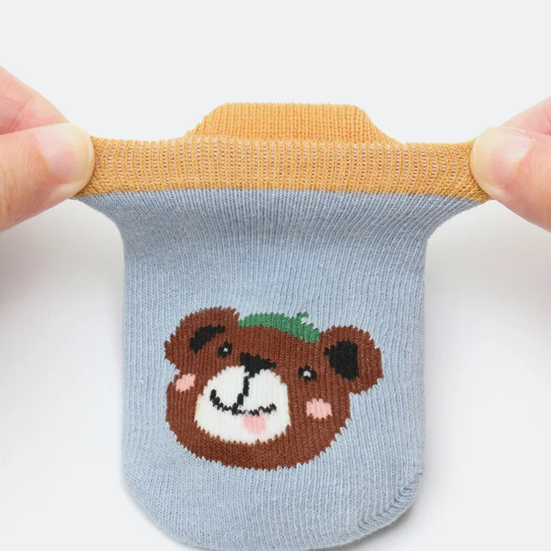 Six pairs of I YAN kids cotton socks featuring cute cartoon animal patterns, breathable, comfy, and non-slip floor socks for babies.