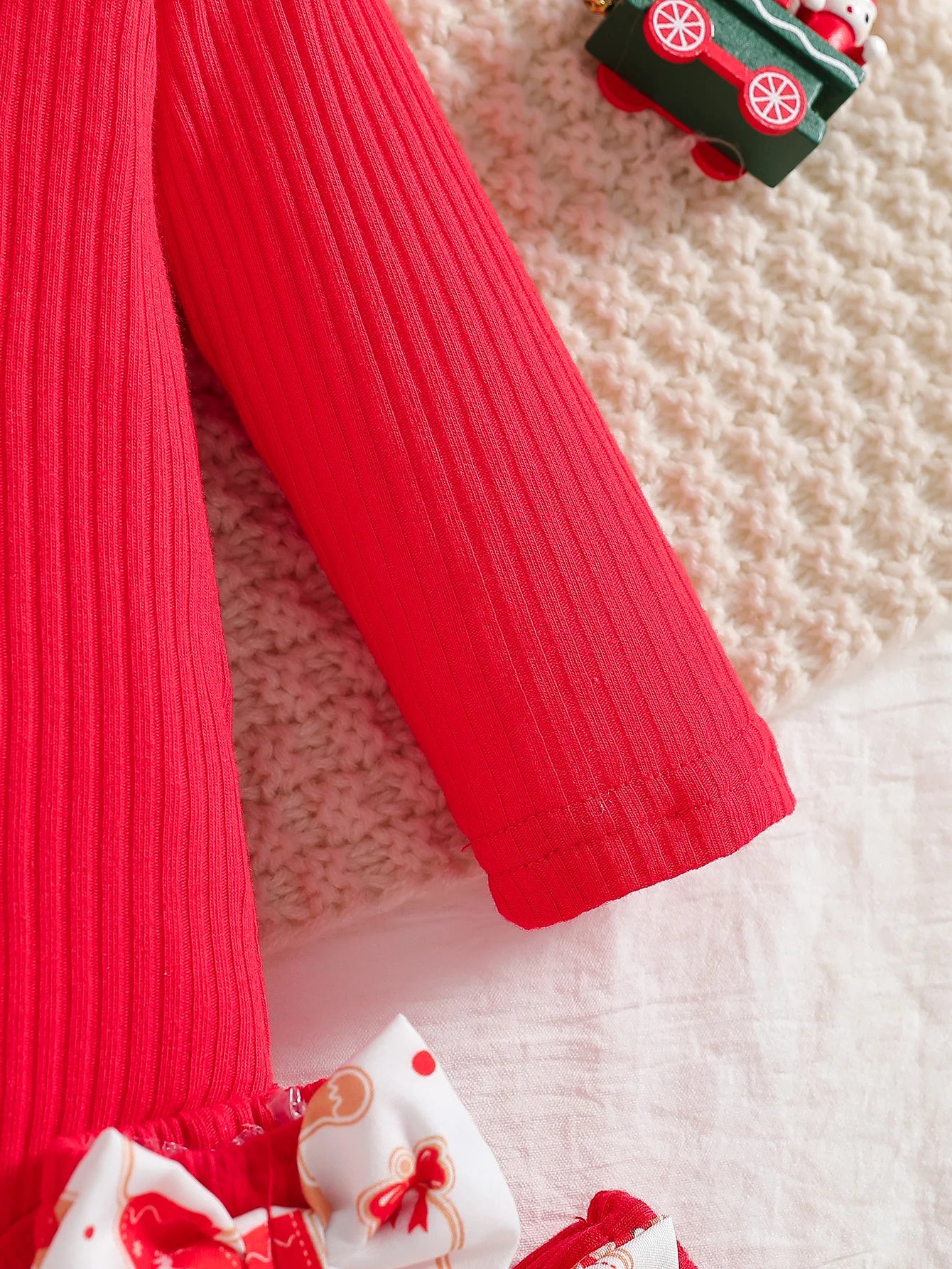 Baby girl cute Christmas costume round neck ruffled long sleeved jumpsuit and suspender jumpsuit, red bow socks and bow headband