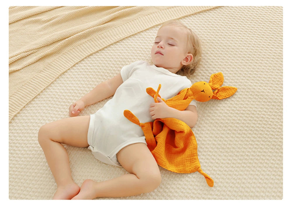 Soft baby cotton muslin comforter blanket with sleeping doll design from I YAN, ideal for newborns and kids for comfort and sleep.