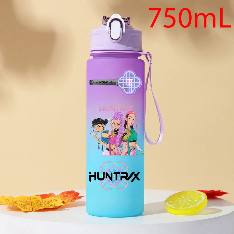 I YAN Demon Hunters 750ml plastic water bottle featuring warrior gourd design, ideal for K-pop fans and outdoor use