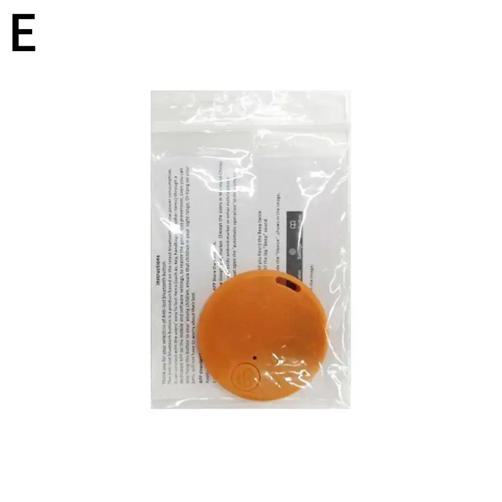I YAN mini round GPS tracker for cats, dogs, and kids with Bluetooth 5.0, designed to prevent loss and locate pets or valuables.
