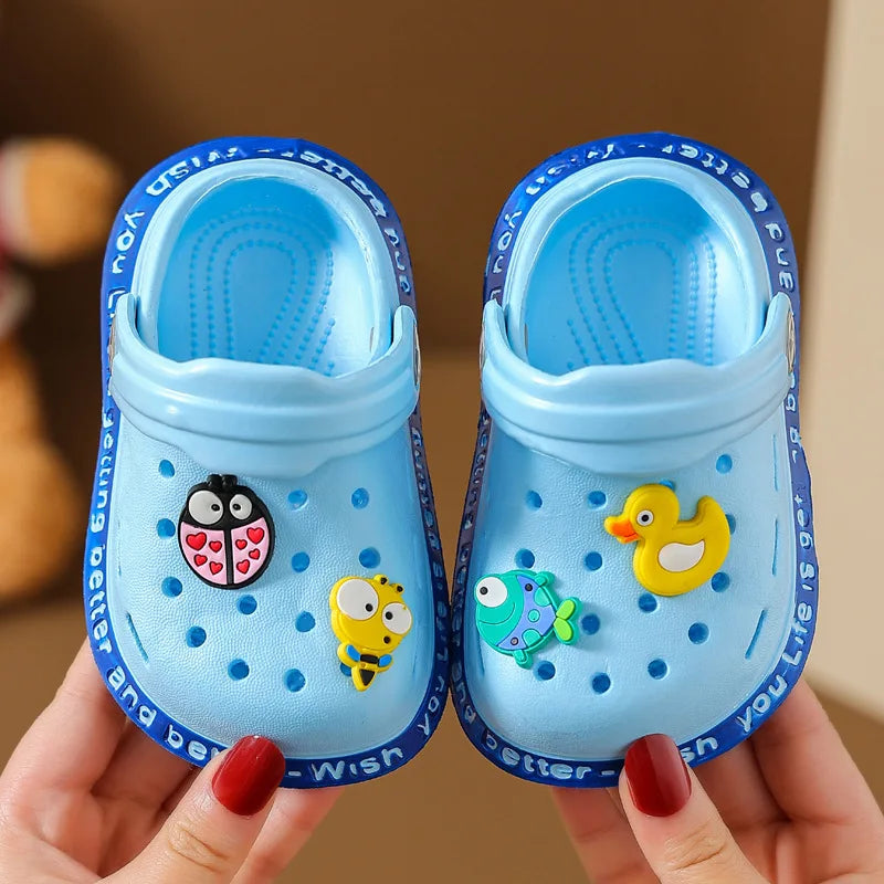 Children's flip flops for girls in summer indoor soft soled anti slip cartoon toe hole shoes for small and medium-sized babies