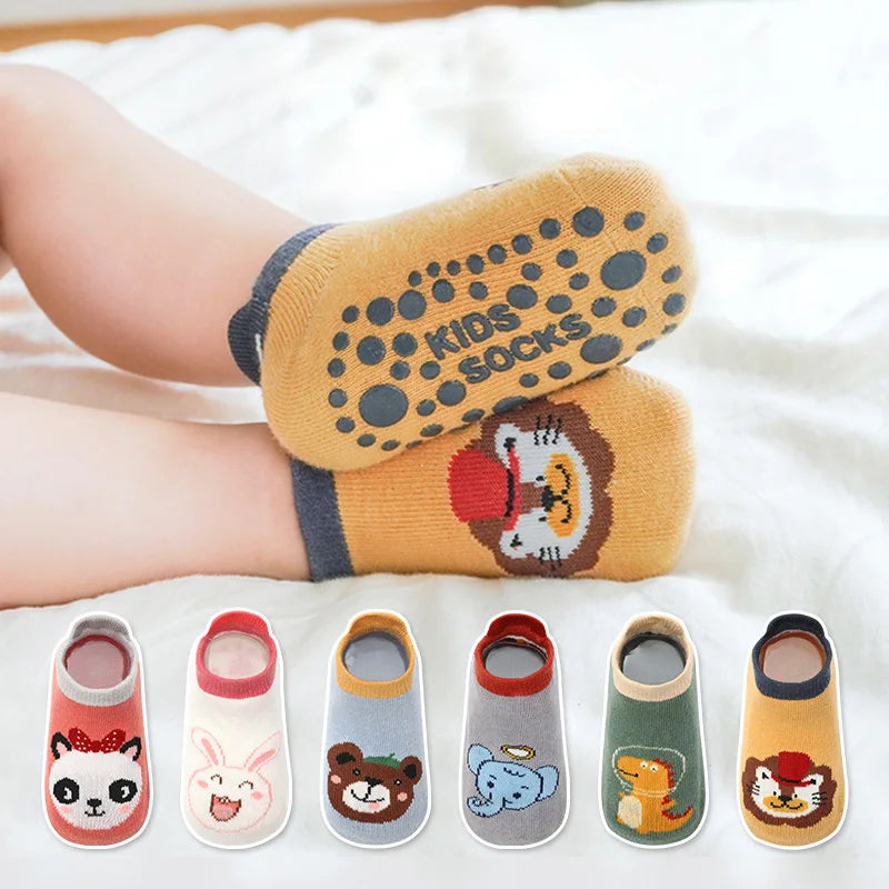 Six pairs of I YAN kids cotton socks featuring cute cartoon animal patterns, breathable, non-slip, and comfortable for babies.