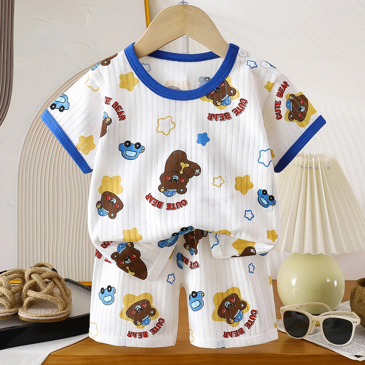 Children's summer cotton T-shirt and shorts set for girls and boys, by I YAN, featuring short sleeves and comfortable fit.