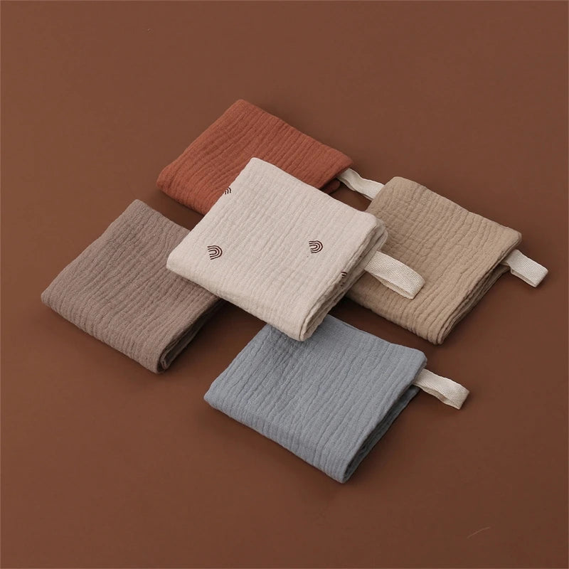 Set of 5 I YAN square cotton baby face towels and burp cloths, soft, absorbent, and suitable for feeding and cleaning infants.
