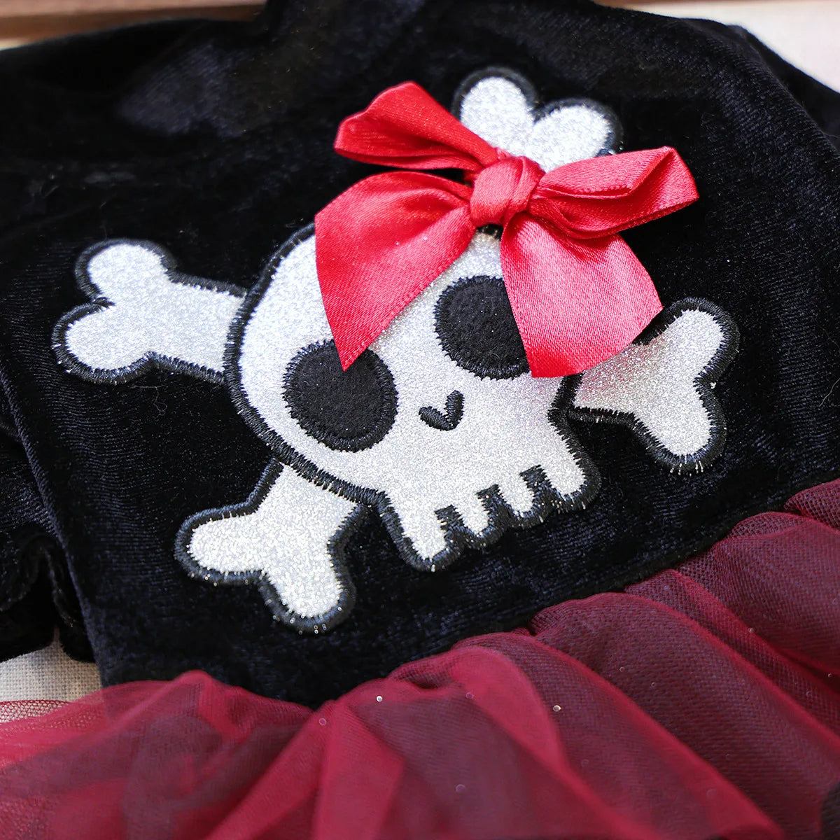 Cute small dog in I YAN autumn winter Halloween bubble sleeve pet dress, featuring a princess style for Dachshunds and Pomeranians.