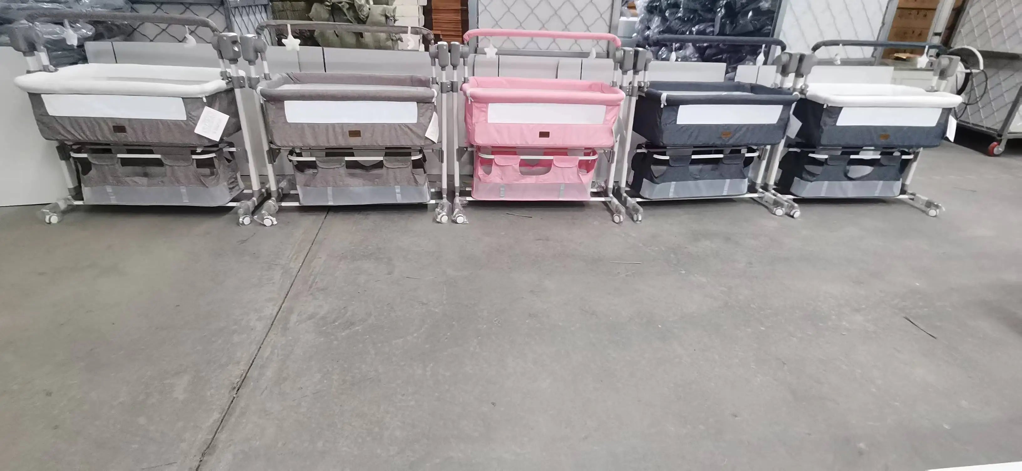 I YAN baby bassinet with remote-controlled electric rocking, foldable infant bedside co-sleeper for newborns and travel.