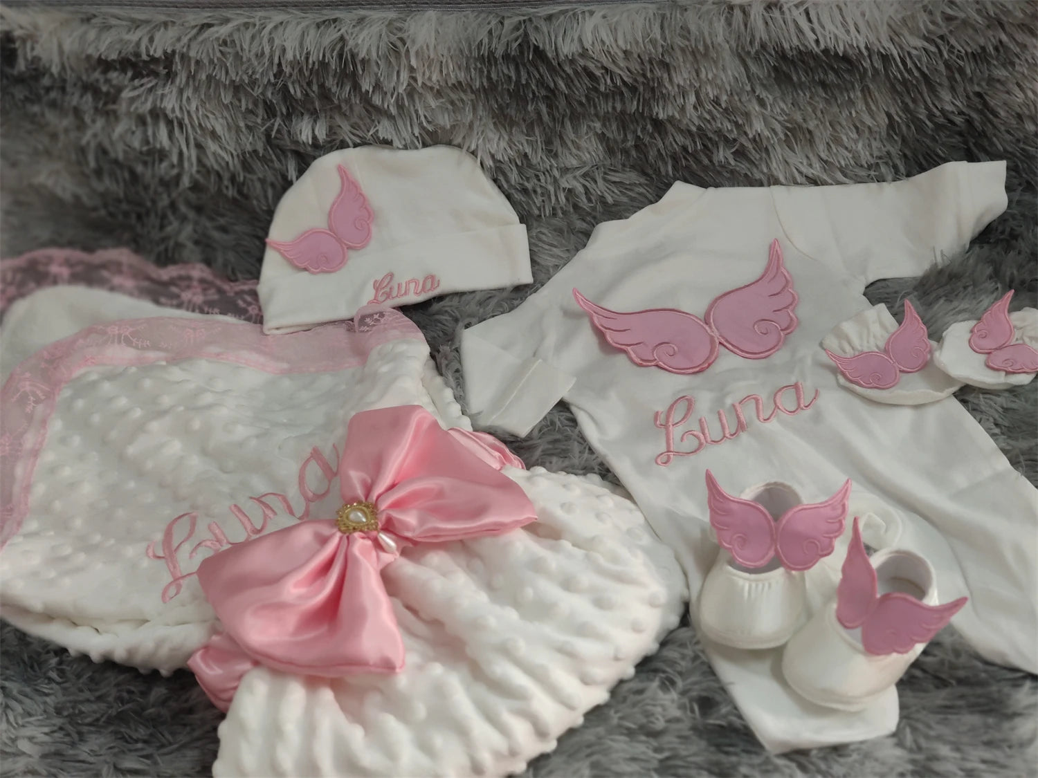 Personalized Angel Wings Newborn Gift Set – 5-Piece Embroidered Cotton Layette - I YAN