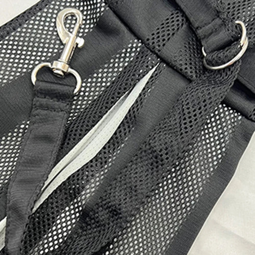 Breathable pet shoulder carrier bag for cats and small dogs, I YAN portable crossbody travel bag with ventilation and comfortable design.