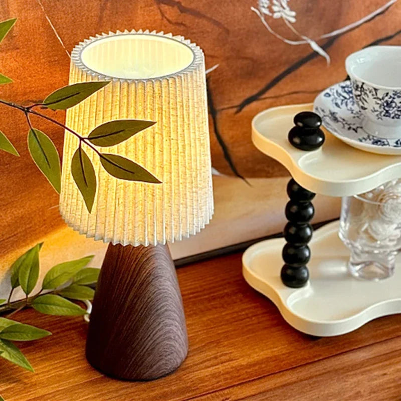 Retro LED Table Lamp Bedroom Fabric Pleated USB Study For Home Room Decor Desktop Decorative Ambiance Bedrooms LED Bedside Lamps