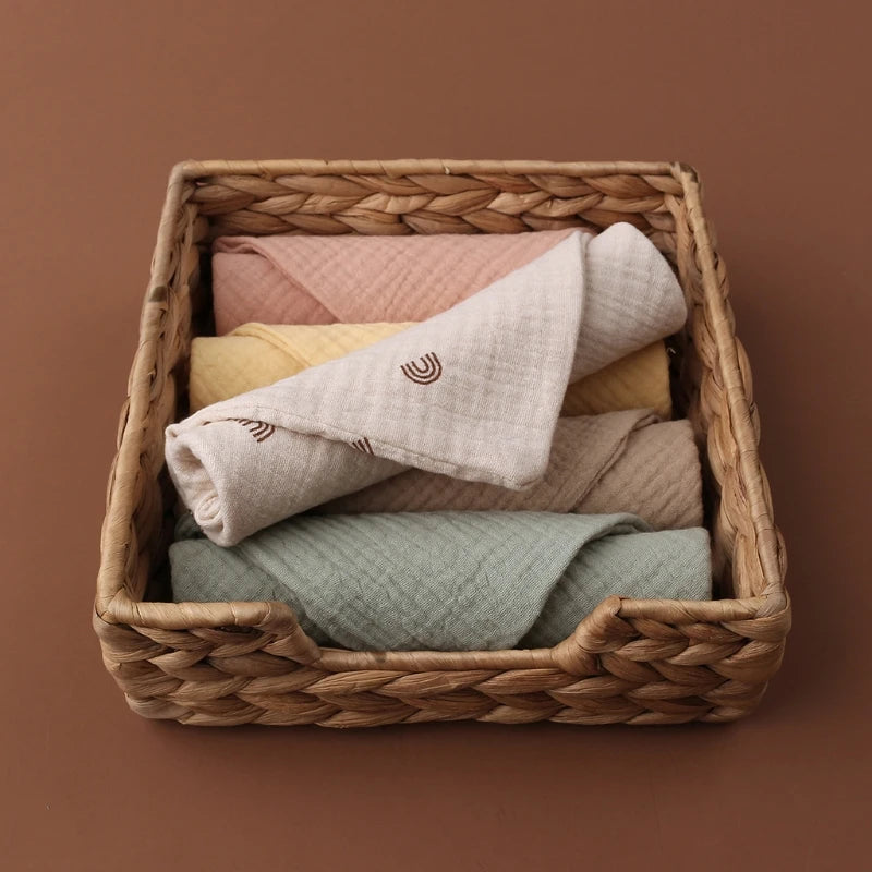 Set of 5 I YAN square cotton baby face towels and burp cloths, soft, absorbent, ideal for feeding, wiping, and gentle skin care.