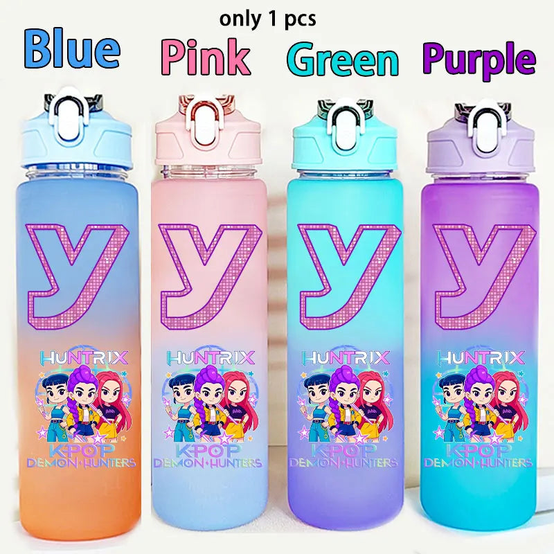Kids water bottle by I YAN featuring Kpop Demon Hunters design, 750ML capacity, with letter and number graphics for school use.