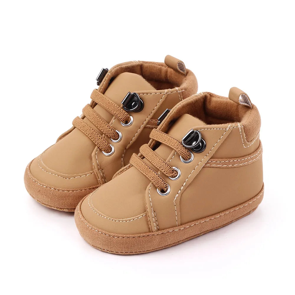 Baby I YAN casual ankle-covered toddler boots for 0-1 years, outdoor prewalking shoes with soft soles and cute design.