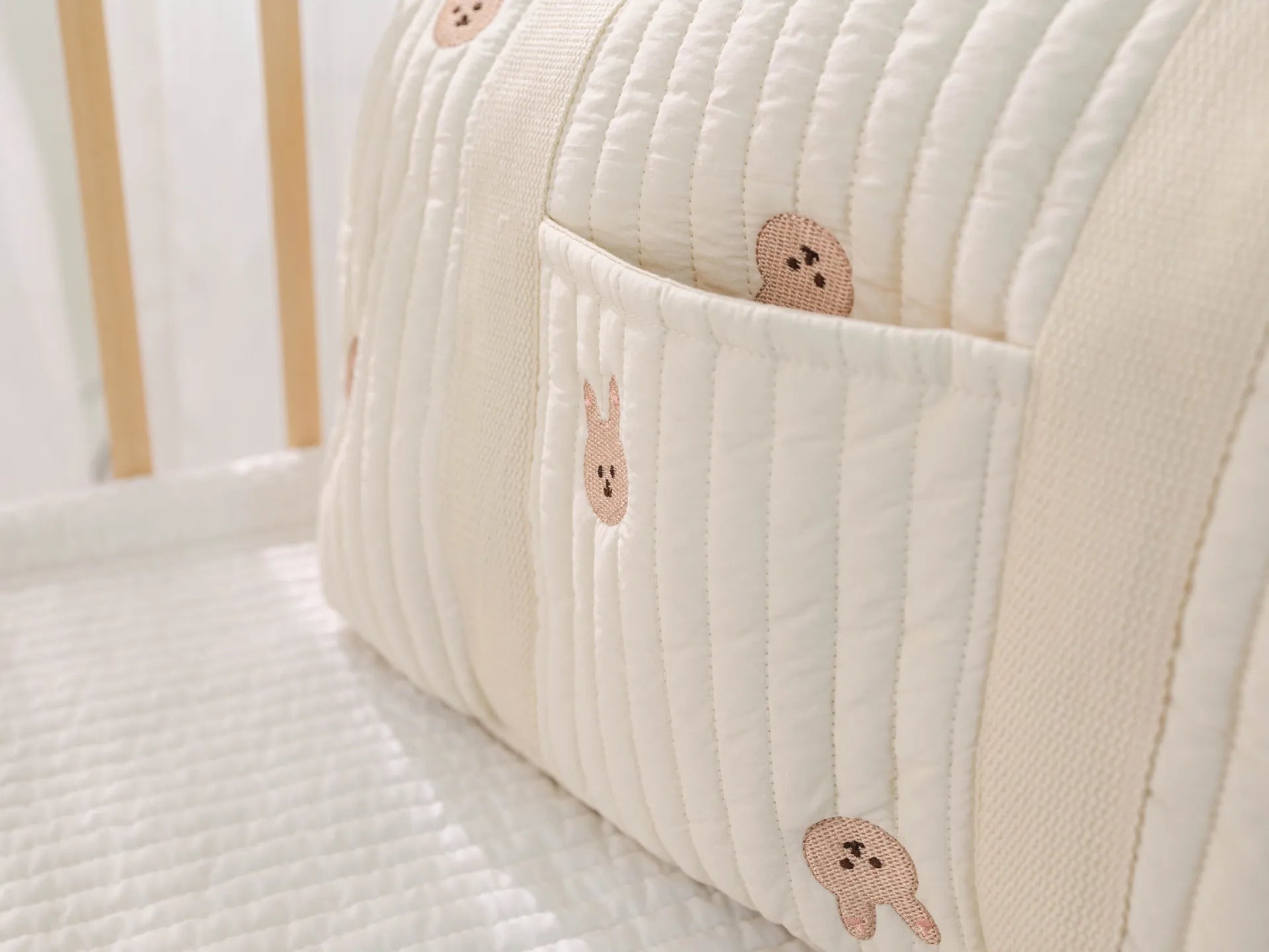 I YAN Mommy Bag Bear maternity diaper bag with stroller straps, portable nappy organizer, travel luggage tote, and changing messenger style.