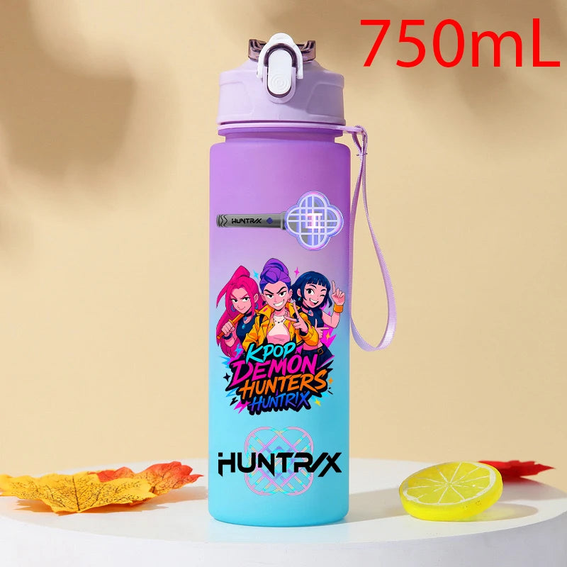 I YAN Demon Hunters 750ml plastic water bottle featuring warrior-themed design, ideal for fans and everyday hydration.