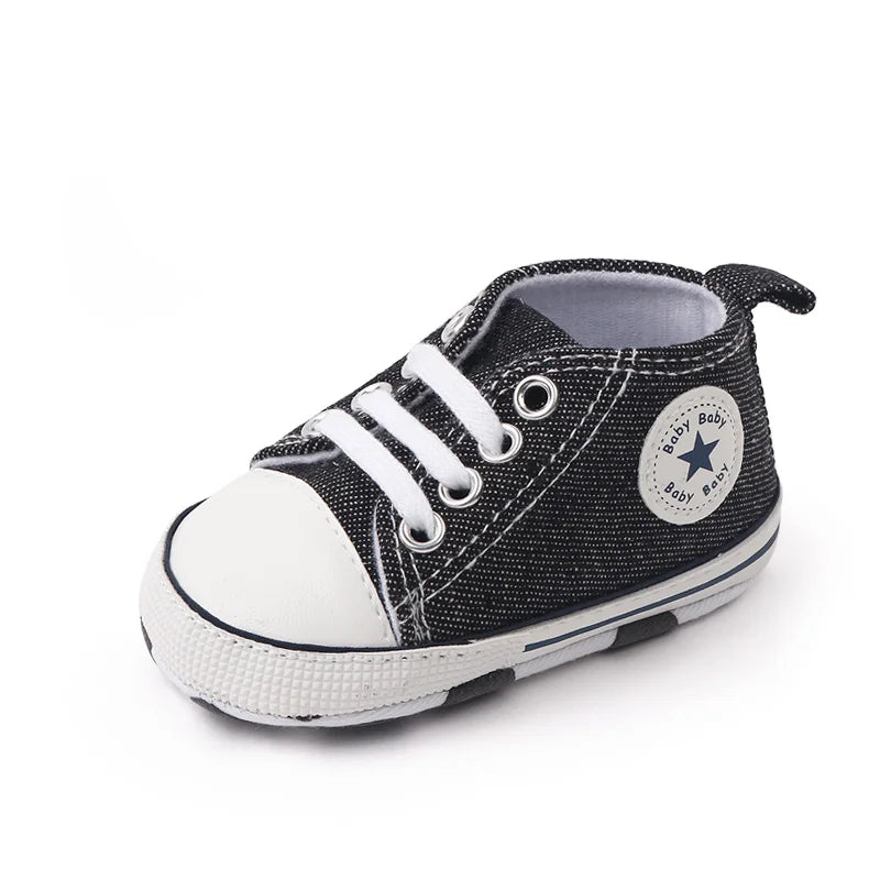 I YAN baby canvas sneakers for boys and girls, soft sole, non-slip toddler shoes for first walkers, casual and comfortable.