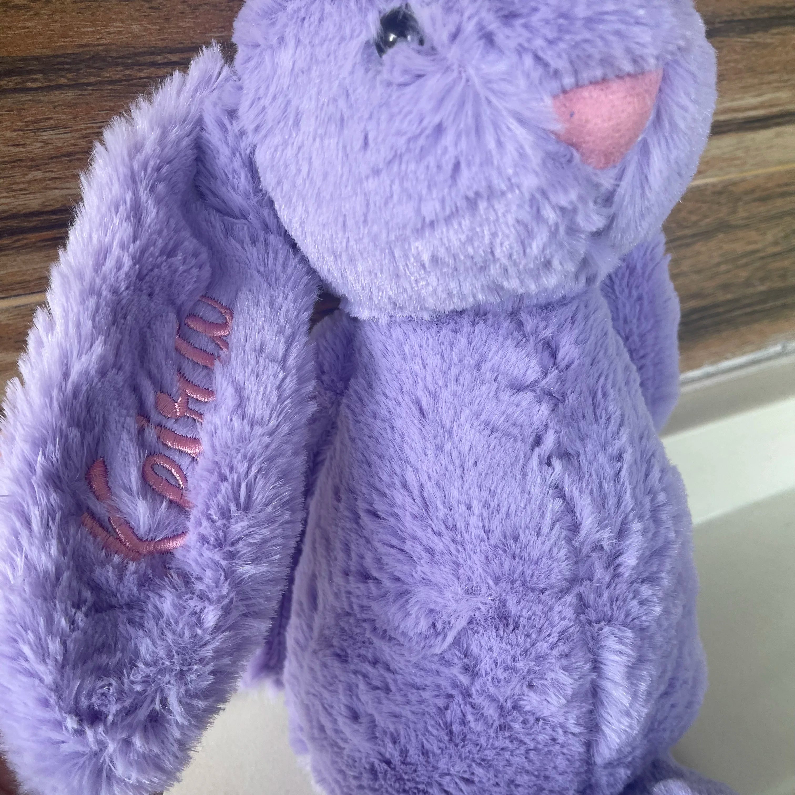 I YAN personalized shy bunny plush toy, 40cm rabbit doll with custom embroidered name, soft stuffed animal for gift or decor