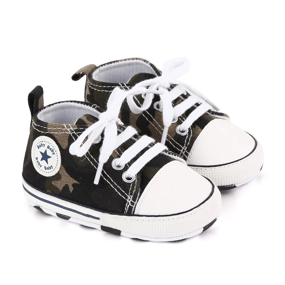 I YAN baby boy and girl canvas sneakers with soft soles, non-slip toddler shoes ideal for first steps and casual walking.