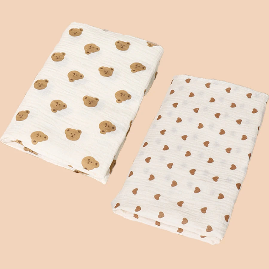 Soft cotton muslin baby receiving blankets by I YAN, measuring 80x80cm, perfect for swaddling, bedding, or bath for newborns.
