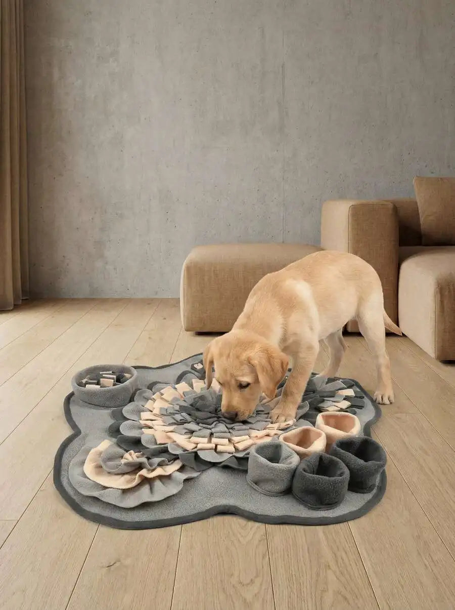 Flower-shaped pet sniffing mat by I YAN for small and medium dogs, interactive nose work training and slow feeding pad.