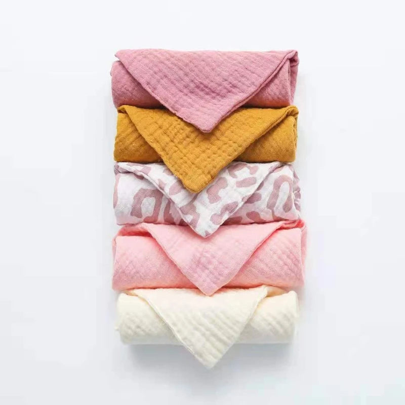 Set of 5 I YAN square cotton baby face towels and burp cloths, soft, absorbent, ideal for feeding and cleaning babies.