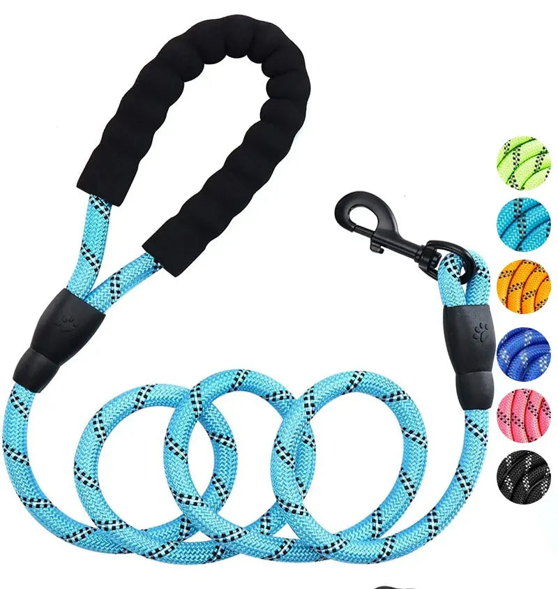 Reflective nylon pet leash with foam handle for dogs and cats, adjustable, non-slip, outdoor use, I YAN brand.