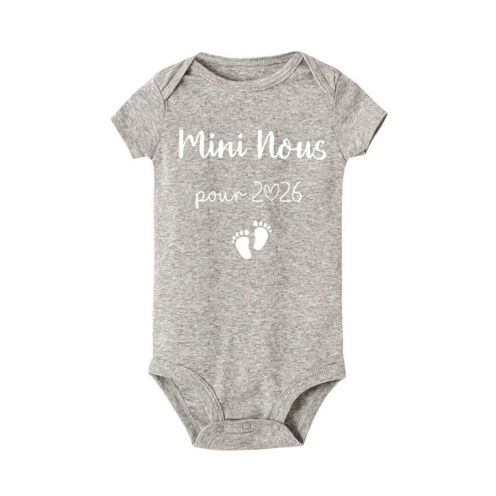 Mini Us in 2026 Print Baby Romper Casual Short Sleeve Infant Jumpsuit Boys Girls Bodysuit Summer Pregnancy Announcement Clothes