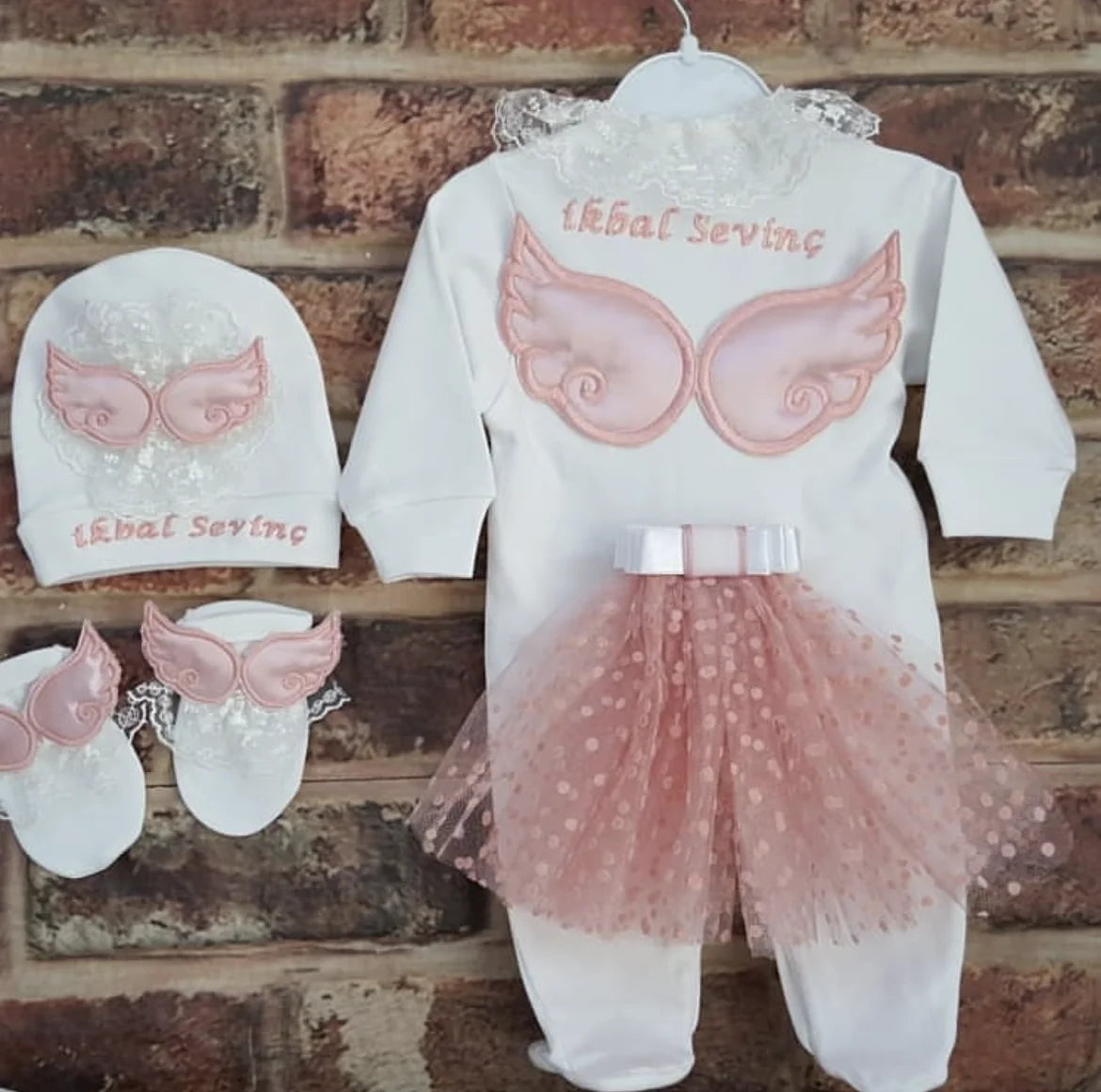 Personalized Angel Wings Newborn Gift Set – 5-Piece Embroidered Cotton Layette - I YAN