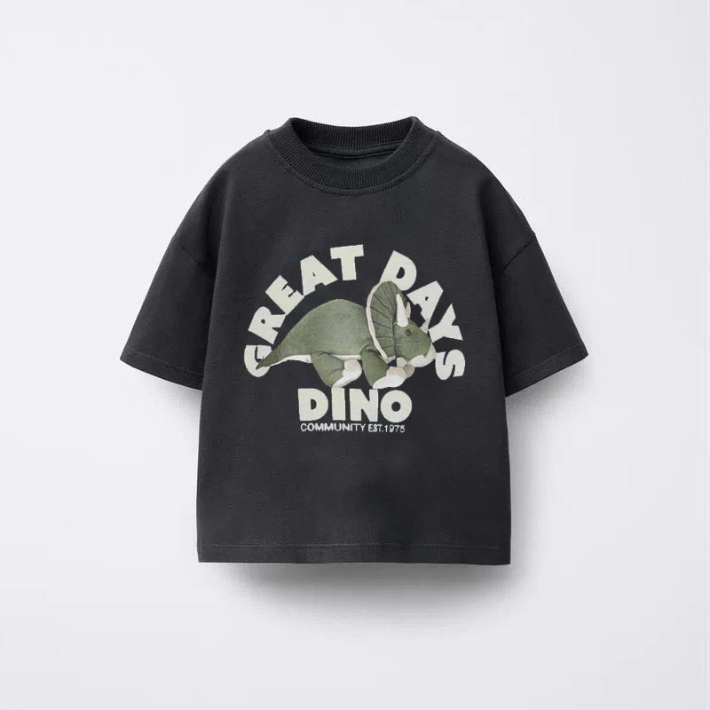 I YAN boys' animal pattern T-shirt with short sleeves, round collar, summer children’s fashion top featuring fun animal print.