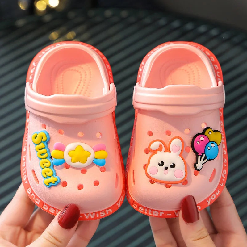 Children's flip flops for girls in summer indoor soft soled anti slip cartoon toe hole shoes for small and medium-sized babies