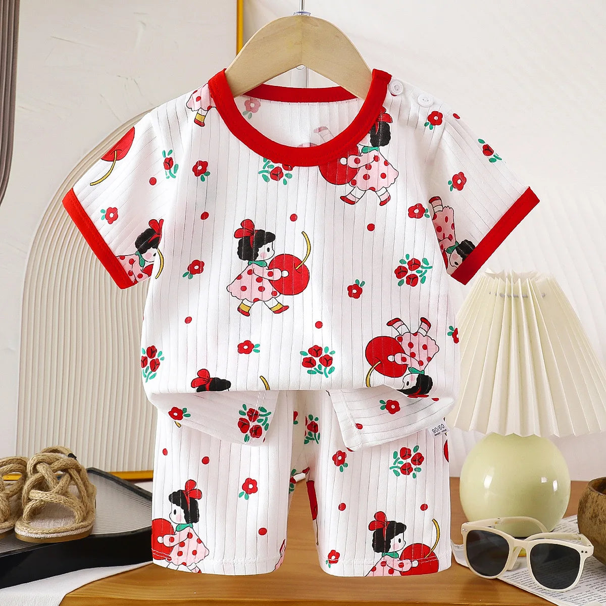 Children's summer clothing set by I YAN with short sleeve T-shirts, shorts, and cotton fabric for boys and girls.